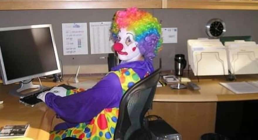 Манга Я договорился о встрече в офлайне с моим другом по онлайн-игре, но вместо него пришел мой начальник - Глава 10 Страница 28